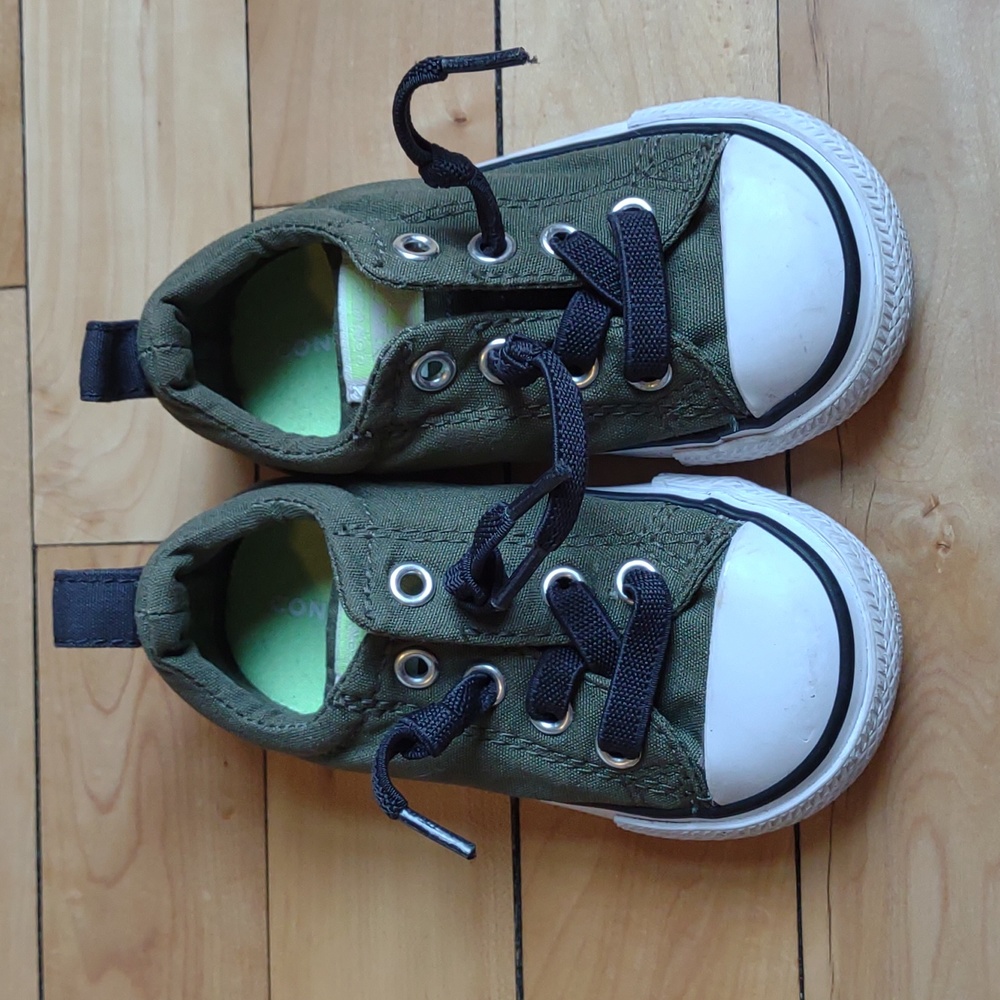 Toddler Green Converse All Star Shoes in size 5